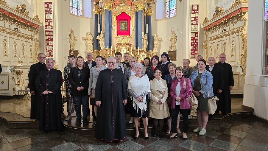SANKTUARIUM MATKI BOŻEJ CIERPLIWIE SŁUCHAJĄCEJ – Pielgrzymka z udziałem osób posługujących w parafiach (kościelni - zakrystianie, pomagający przy parafii, gospodynie) 11 czerwca A.D. 2024